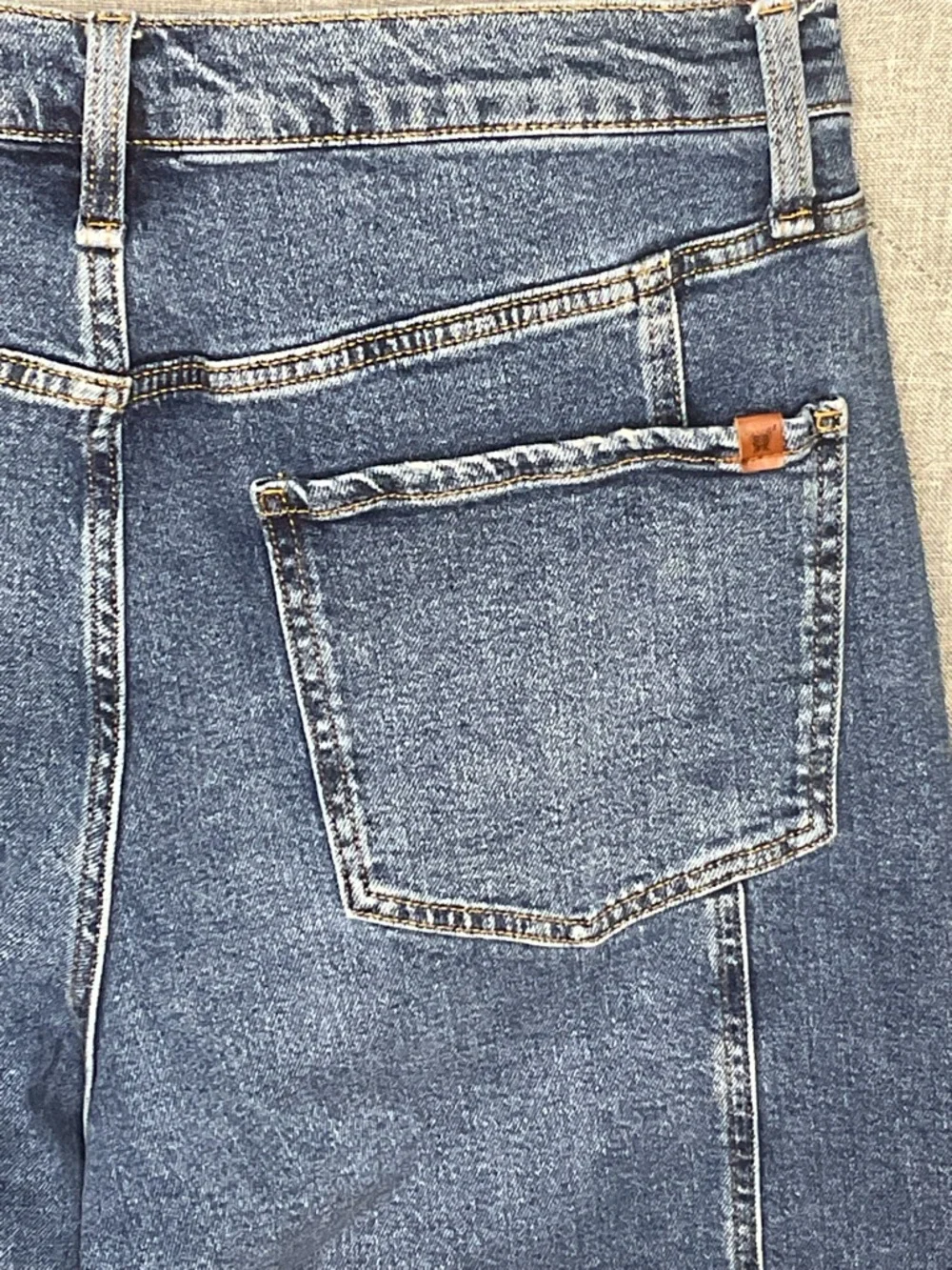 Jessica Simpson Myrtle Barrel Leg Jeans Medium Wash Seam Detail High Rise Sz 10 - Picture 9 of 9
